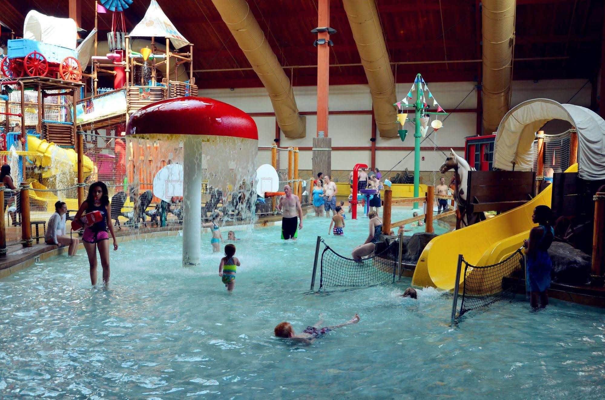 Fort Rapids Indoor Waterpark Resort โคลัมบัส ภายนอก รูปภาพ